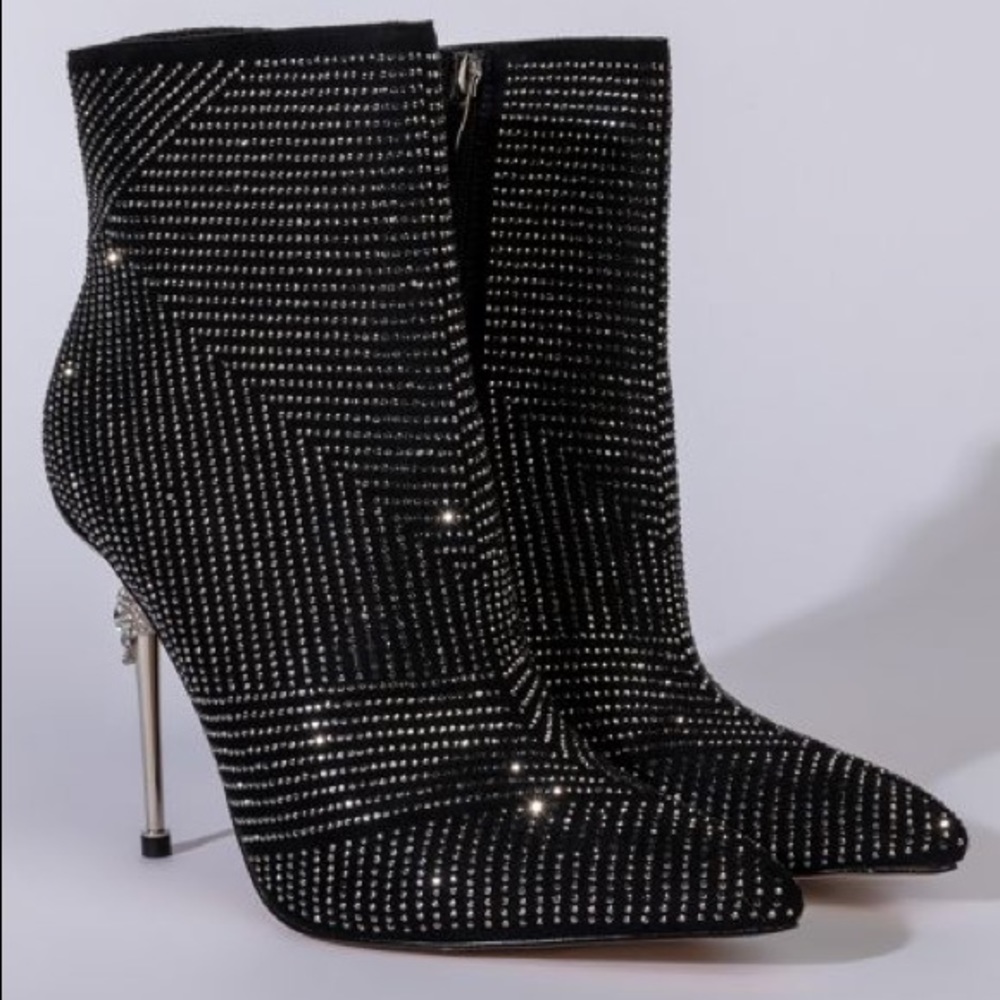 AZALEA WANG KNOCKOUT STILETTO BOOTIE IN BLACK